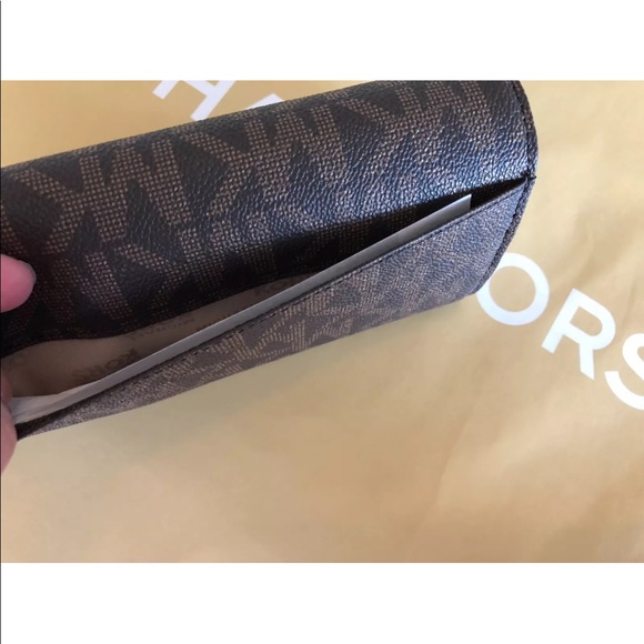 Michael Kors callie MK signature walletbrowncherry - Picture 6 of 6